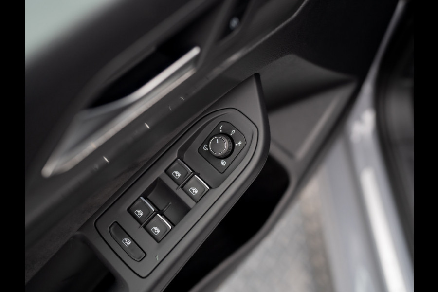 Volkswagen Golf 1.5 eTSI 50 Edition | Panodak | Trekhaak wegkl. | Stoelgeheugen | Head Up | IQ Light | Prijs Rijklaar!!