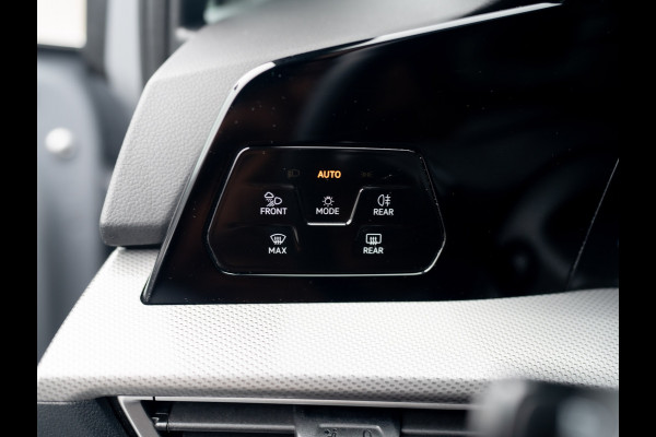 Volkswagen Golf 1.5 eTSI 50 Edition | Panodak | Trekhaak wegkl. | Stoelgeheugen | Head Up | IQ Light | Prijs Rijklaar!!