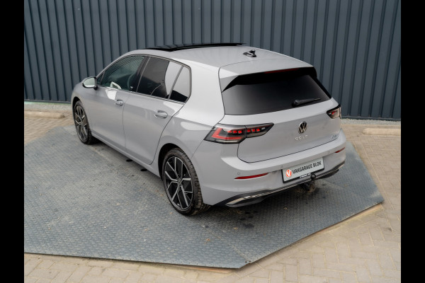 Volkswagen Golf 1.5 eTSI 50 Edition | Panodak | Trekhaak wegkl. | Stoelgeheugen | Head Up | IQ Light | Prijs Rijklaar!!