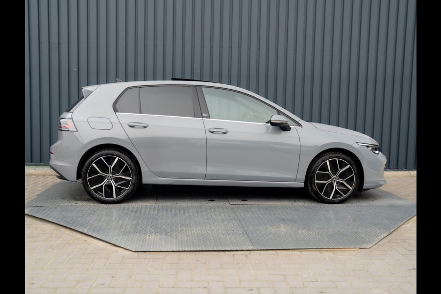 Volkswagen Golf 1.5 eTSI 50 Edition | Panodak | Trekhaak wegkl. | Stoelgeheugen | Head Up | IQ Light | Prijs Rijklaar!!