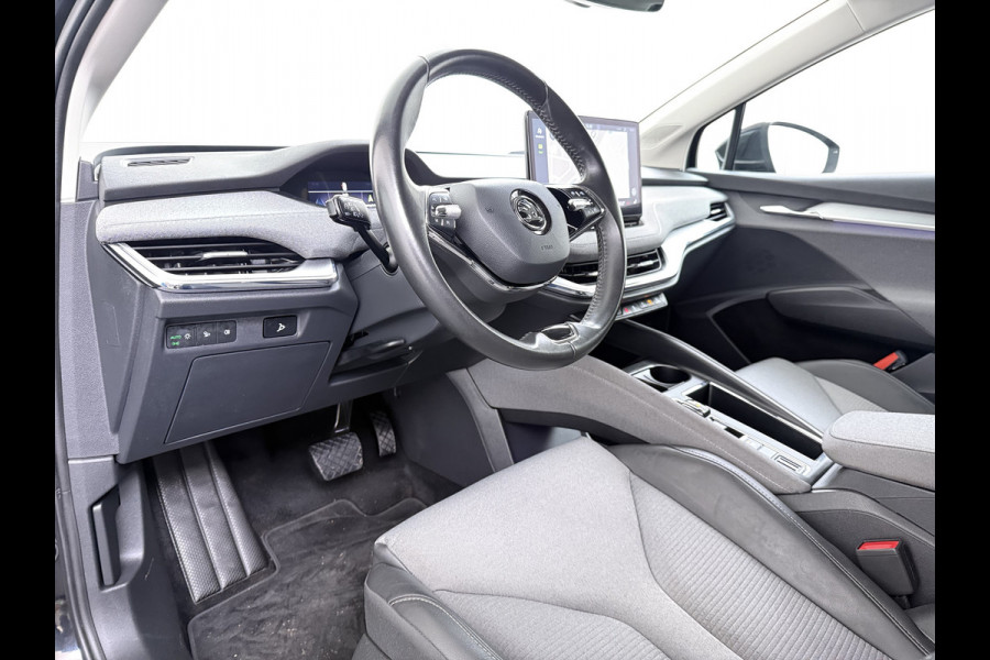 Škoda ENYAQ iV 80 SOH 92% Trekhaak Lmv 21" Stoel+Stuurverwarming Matrix Led Camera Apple Carplay Android Auto Navi Ecc Cruise Control Pdc Draadloze telefoonlader Keyless Advanced Privacy Glas Led Isofix DAB Comfort+Klimaat+Licht Pakket 1.000KG Trekgewicht 1e Eigenaar Origineel Nederlandse Auto 1.000kg trekvermogen € 54.000 nieuw