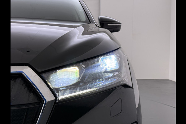 Škoda ENYAQ iV 80 SOH 92% Trekhaak Lmv 21" Stoel+Stuurverwarming Matrix Led Camera Apple Carplay Android Auto Navi Ecc Cruise Control Pdc Draadloze telefoonlader Keyless Advanced Privacy Glas Led Isofix DAB Comfort+Klimaat+Licht Pakket 1.000KG Trekgewicht 1e Eigenaar Origineel Nederlandse Auto 1.000kg trekvermogen € 54.000 nieuw
