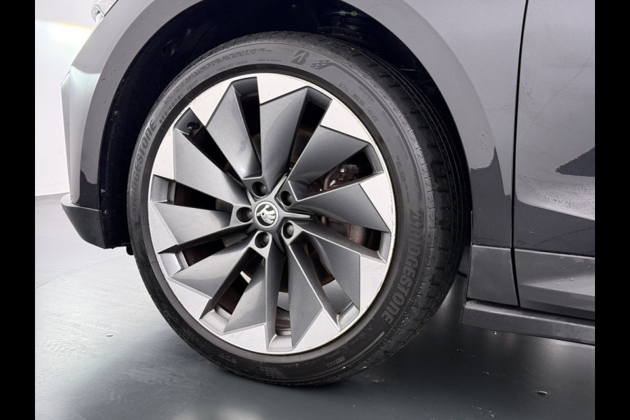 Škoda ENYAQ iV 80 SOH 92% Trekhaak Lmv 21" Stoel+Stuurverwarming Matrix Led Camera Apple Carplay Android Auto Navi Ecc Cruise Control Pdc Draadloze telefoonlader Keyless Advanced Privacy Glas Led Isofix DAB Comfort+Klimaat+Licht Pakket 1.000KG Trekgewicht 1e Eigenaar Origineel Nederlandse Auto 1.000kg trekvermogen € 54.000 nieuw