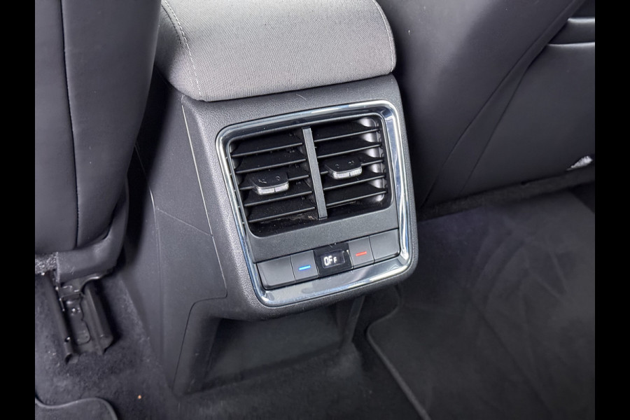 Škoda ENYAQ iV 80 SOH 92% Trekhaak Lmv 21" Stoel+Stuurverwarming Matrix Led Camera Apple Carplay Android Auto Navi Ecc Cruise Control Pdc Draadloze telefoonlader Keyless Advanced Privacy Glas Led Isofix DAB Comfort+Klimaat+Licht Pakket 1.000KG Trekgewicht 1e Eigenaar Origineel Nederlandse Auto 1.000kg trekvermogen € 54.000 nieuw