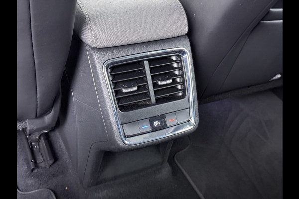 Škoda ENYAQ iV 80 SOH 92% Trekhaak Lmv 21" Stoel+Stuurverwarming Matrix Led Camera Apple Carplay Android Auto Navi Ecc Cruise Control Pdc Draadloze telefoonlader Keyless Advanced Privacy Glas Led Isofix DAB Comfort+Klimaat+Licht Pakket 1.000KG Trekgewicht 1e Eigenaar Origineel Nederlandse Auto 1.000kg trekvermogen € 54.000 nieuw