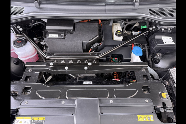 Škoda ENYAQ iV 80 SOH 92% Trekhaak Lmv 21" Stoel+Stuurverwarming Matrix Led Camera Apple Carplay Android Auto Navi Ecc Cruise Control Pdc Draadloze telefoonlader Keyless Advanced Privacy Glas Led Isofix DAB Comfort+Klimaat+Licht Pakket 1.000KG Trekgewicht 1e Eigenaar Origineel Nederlandse Auto 1.000kg trekvermogen € 54.000 nieuw