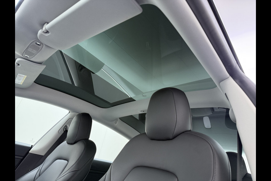Tesla Model 3 SR+ 325PK Trekhaak LFP-Accu AutoPilot Leer Pano-Dak Adaptive Cruise Lmv 18" Camera's Elektr.-Stuur+Stoelen+Spiegels+Geheugen+Eas SOH 92% Ecc Navi Led DAB Voorverwarmen interieur via App Keyless One-Pedal-Drive 1.000KG Trekgewicht 1e Eigenaar Origineel Nederlandse Auto Fabrieksgarantie op Accu en Motor tot 14-12-2028/160.000km