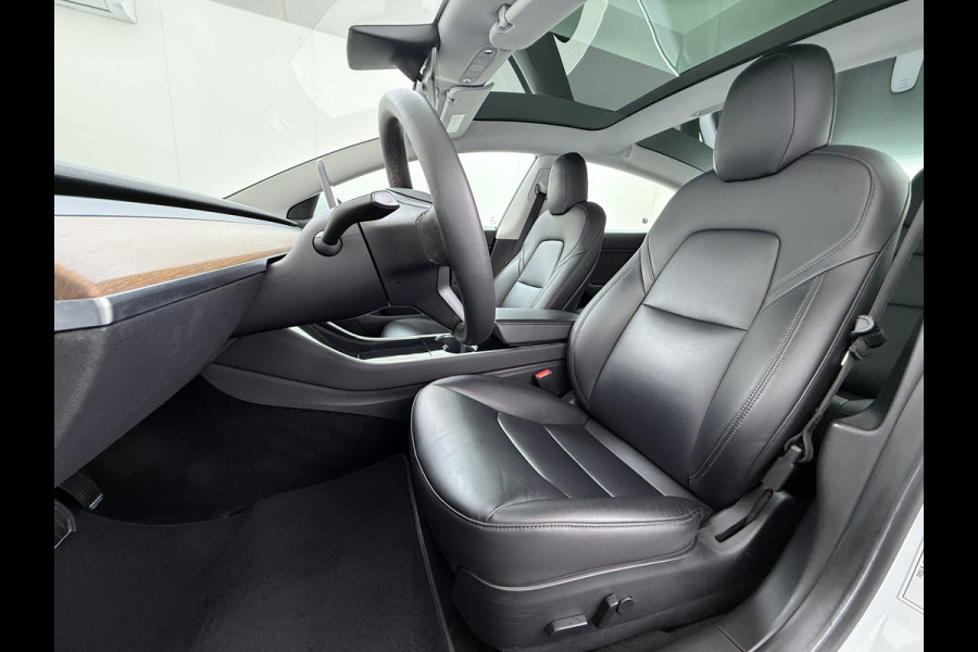 Tesla Model 3 SR+ 325PK Trekhaak LFP-Accu AutoPilot Leer Pano-Dak Adaptive Cruise Lmv 18" Camera's Elektr.-Stuur+Stoelen+Spiegels+Geheugen+Eas SOH 92% Ecc Navi Led DAB Voorverwarmen interieur via App Keyless One-Pedal-Drive 1.000KG Trekgewicht 1e Eigenaar Origineel Nederlandse Auto Fabrieksgarantie op Accu en Motor tot 14-12-2028/160.000km