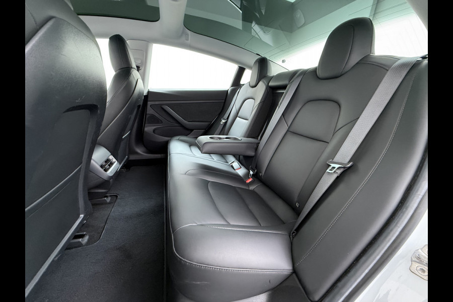 Tesla Model 3 SR+ 325PK Trekhaak LFP-Accu AutoPilot Leer Pano-Dak Adaptive Cruise Lmv 18" Camera's Elektr.-Stuur+Stoelen+Spiegels+Geheugen+Eas SOH 92% Ecc Navi Led DAB Voorverwarmen interieur via App Keyless One-Pedal-Drive 1.000KG Trekgewicht 1e Eigenaar Origineel Nederlandse Auto Fabrieksgarantie op Accu en Motor tot 14-12-2028/160.000km