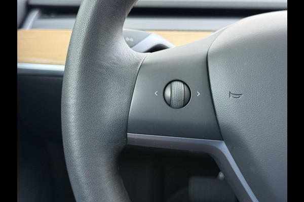 Tesla Model 3 SR+ 325PK Trekhaak LFP-Accu AutoPilot Leer Pano-Dak Adaptive Cruise Lmv 18" Camera's Elektr.-Stuur+Stoelen+Spiegels+Geheugen+Eas SOH 92% Ecc Navi Led DAB Voorverwarmen interieur via App Keyless One-Pedal-Drive 1.000KG Trekgewicht 1e Eigenaar Origineel Nederlandse Auto Fabrieksgarantie op Accu en Motor tot 14-12-2028/160.000km
