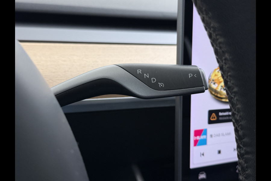 Tesla Model 3 SR+ 325PK Trekhaak LFP-Accu AutoPilot Leer Pano-Dak Adaptive Cruise Lmv 18" Camera's Elektr.-Stuur+Stoelen+Spiegels+Geheugen+Eas SOH 92% Ecc Navi Led DAB Voorverwarmen interieur via App Keyless One-Pedal-Drive 1.000KG Trekgewicht 1e Eigenaar Origineel Nederlandse Auto Fabrieksgarantie op Accu en Motor tot 14-12-2028/160.000km