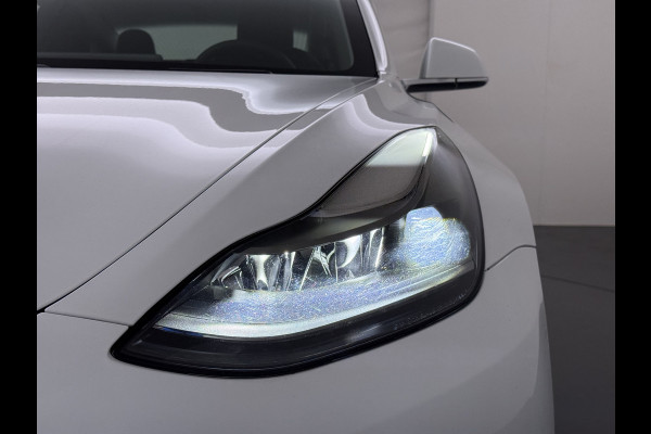 Tesla Model 3 SR+ 325PK Trekhaak LFP-Accu AutoPilot Leer Pano-Dak Adaptive Cruise Lmv 18" Camera's Elektr.-Stuur+Stoelen+Spiegels+Geheugen+Eas SOH 92% Ecc Navi Led DAB Voorverwarmen interieur via App Keyless One-Pedal-Drive 1.000KG Trekgewicht 1e Eigenaar Origineel Nederlandse Auto Fabrieksgarantie op Accu en Motor tot 14-12-2028/160.000km
