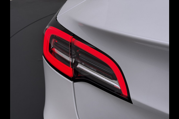 Tesla Model 3 SR+ 325PK Trekhaak LFP-Accu AutoPilot Leer Pano-Dak Adaptive Cruise Lmv 18" Camera's Elektr.-Stuur+Stoelen+Spiegels+Geheugen+Eas SOH 92% Ecc Navi Led DAB Voorverwarmen interieur via App Keyless One-Pedal-Drive 1.000KG Trekgewicht 1e Eigenaar Origineel Nederlandse Auto Fabrieksgarantie op Accu en Motor tot 14-12-2028/160.000km