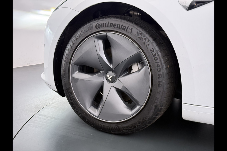 Tesla Model 3 SR+ 325PK Trekhaak LFP-Accu AutoPilot Leer Pano-Dak Adaptive Cruise Lmv 18" Camera's Elektr.-Stuur+Stoelen+Spiegels+Geheugen+Eas SOH 92% Ecc Navi Led DAB Voorverwarmen interieur via App Keyless One-Pedal-Drive 1.000KG Trekgewicht 1e Eigenaar Origineel Nederlandse Auto Fabrieksgarantie op Accu en Motor tot 14-12-2028/160.000km