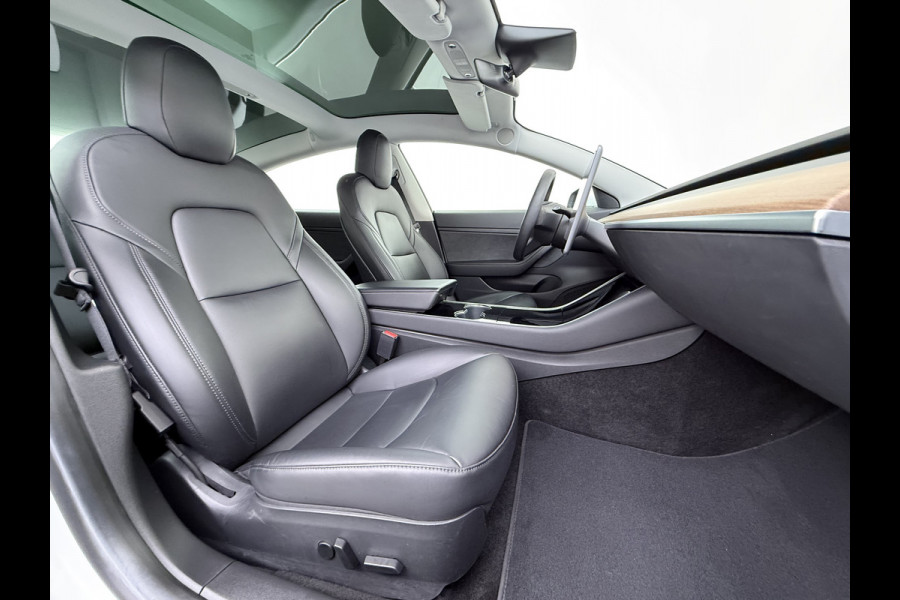 Tesla Model 3 SR+ 325PK Trekhaak LFP-Accu AutoPilot Leer Pano-Dak Adaptive Cruise Lmv 18" Camera's Elektr.-Stuur+Stoelen+Spiegels+Geheugen+Eas SOH 92% Ecc Navi Led DAB Voorverwarmen interieur via App Keyless One-Pedal-Drive 1.000KG Trekgewicht 1e Eigenaar Origineel Nederlandse Auto Fabrieksgarantie op Accu en Motor tot 14-12-2028/160.000km