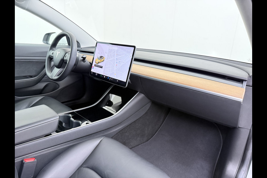 Tesla Model 3 SR+ 325PK Trekhaak LFP-Accu AutoPilot Leer Pano-Dak Adaptive Cruise Lmv 18" Camera's Elektr.-Stuur+Stoelen+Spiegels+Geheugen+Eas SOH 92% Ecc Navi Led DAB Voorverwarmen interieur via App Keyless One-Pedal-Drive 1.000KG Trekgewicht 1e Eigenaar Origineel Nederlandse Auto Fabrieksgarantie op Accu en Motor tot 14-12-2028/160.000km