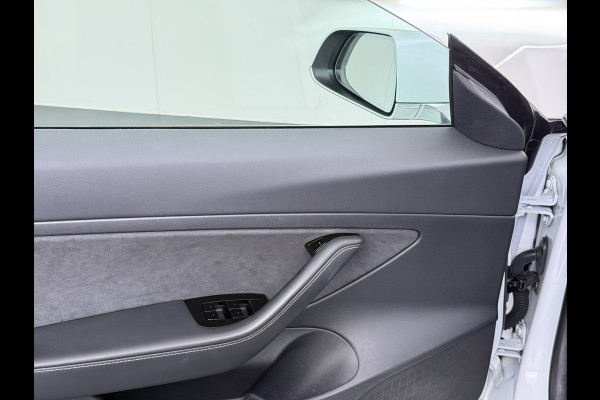Tesla Model 3 SR+ 325PK Trekhaak LFP-Accu AutoPilot Leer Pano-Dak Adaptive Cruise Lmv 18" Camera's Elektr.-Stuur+Stoelen+Spiegels+Geheugen+Eas SOH 92% Ecc Navi Led DAB Voorverwarmen interieur via App Keyless One-Pedal-Drive 1.000KG Trekgewicht 1e Eigenaar Origineel Nederlandse Auto Fabrieksgarantie op Accu en Motor tot 14-12-2028/160.000km