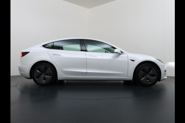 Tesla Model 3 SR+ 325PK Trekhaak LFP-Accu AutoPilot Leer Pano-Dak Adaptive Cruise Lmv 18" Camera's Elektr.-Stuur+Stoelen+Spiegels+Geheugen+Eas SOH 92% Ecc Navi Led DAB Voorverwarmen interieur via App Keyless One-Pedal-Drive 1.000KG Trekgewicht 1e Eigenaar Origineel Nederlandse Auto Fabrieksgarantie op Accu en Motor tot 14-12-2028/160.000km