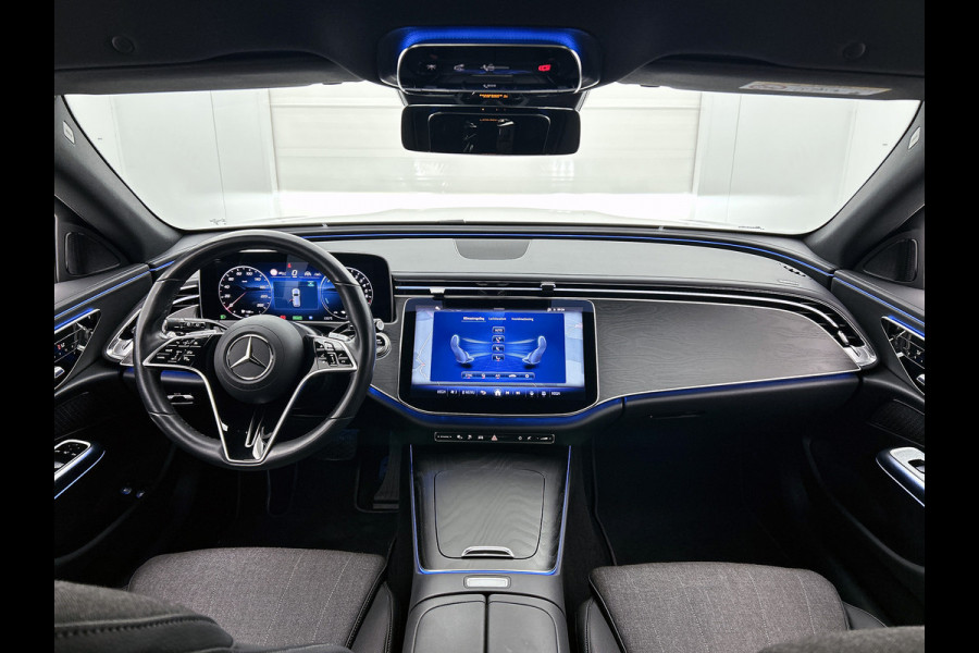 Mercedes-Benz E-Klasse Estate 300 e Luxury Line Plug-In Hybride Trekhaak | Rijassistentiepakket plus | Parkeerpakket met 360°-camera | Distronic | Sfeerverlichting. Inclusief 24 maanden Mercedes-Benz Certified garantie voor Europa.
