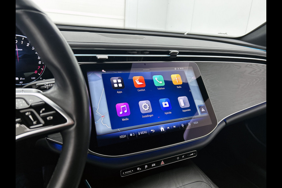 Mercedes-Benz E-Klasse Estate 300 e Luxury Line Plug-In Hybride Trekhaak | Rijassistentiepakket plus | Parkeerpakket met 360°-camera | Distronic | Sfeerverlichting. Inclusief 24 maanden Mercedes-Benz Certified garantie voor Europa.