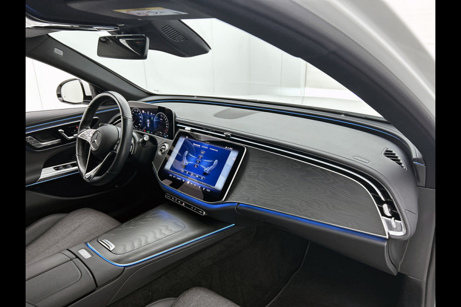 Mercedes-Benz E-Klasse Estate 300 e Luxury Line Plug-In Hybride Trekhaak | Rijassistentiepakket plus | Parkeerpakket met 360°-camera | Distronic | Sfeerverlichting. Inclusief 24 maanden Mercedes-Benz Certified garantie voor Europa.