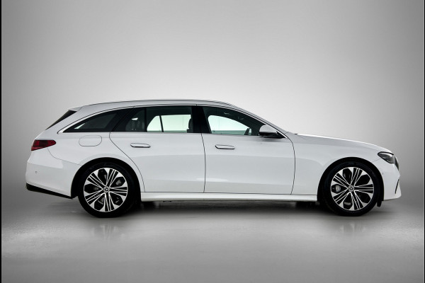 Mercedes-Benz E-Klasse Estate 300 e Luxury Line Plug-In Hybride Trekhaak | Rijassistentiepakket plus | Parkeerpakket met 360°-camera | Distronic | Sfeerverlichting. Inclusief 24 maanden Mercedes-Benz Certified garantie voor Europa.