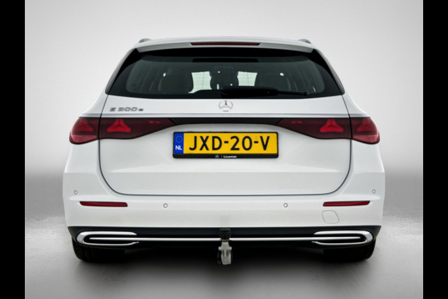 Mercedes-Benz E-Klasse Estate 300 e Luxury Line Plug-In Hybride Trekhaak | Rijassistentiepakket plus | Parkeerpakket met 360°-camera | Distronic | Sfeerverlichting. Inclusief 24 maanden Mercedes-Benz Certified garantie voor Europa.
