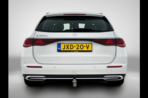 Mercedes-Benz E-Klasse Estate 300 e Luxury Line Plug-In Hybride Trekhaak | Rijassistentiepakket plus | Parkeerpakket met 360°-camera | Distronic | Sfeerverlichting. Inclusief 24 maanden Mercedes-Benz Certified garantie voor Europa.