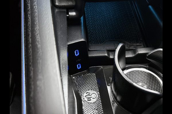 Mercedes-Benz E-Klasse Estate 300 e Luxury Line Plug-In Hybride Trekhaak | Rijassistentiepakket plus | Parkeerpakket met 360°-camera | Distronic | Sfeerverlichting. Inclusief 24 maanden Mercedes-Benz Certified garantie voor Europa.