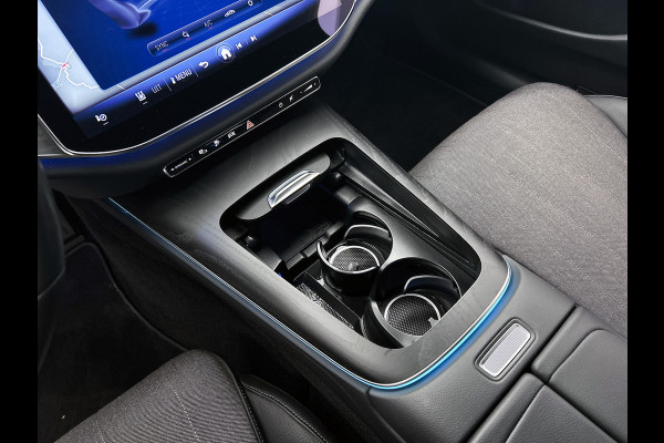 Mercedes-Benz E-Klasse Estate 300 e Luxury Line Plug-In Hybride Trekhaak | Rijassistentiepakket plus | Parkeerpakket met 360°-camera | Distronic | Sfeerverlichting. Inclusief 24 maanden Mercedes-Benz Certified garantie voor Europa.