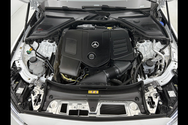 Mercedes-Benz E-Klasse Estate 300 e Luxury Line Plug-In Hybride Trekhaak | Rijassistentiepakket plus | Parkeerpakket met 360°-camera | Distronic | Sfeerverlichting. Inclusief 24 maanden Mercedes-Benz Certified garantie voor Europa.