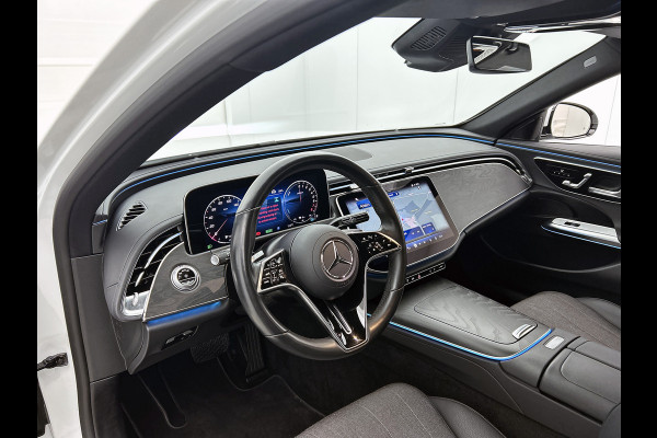 Mercedes-Benz E-Klasse Estate 300 e Luxury Line Plug-In Hybride Trekhaak | Rijassistentiepakket plus | Parkeerpakket met 360°-camera | Distronic | Sfeerverlichting. Inclusief 24 maanden Mercedes-Benz Certified garantie voor Europa.