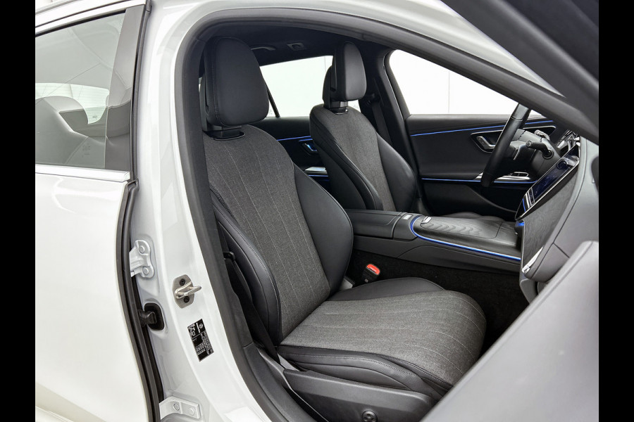 Mercedes-Benz E-Klasse Estate 300 e Luxury Line Plug-In Hybride Trekhaak | Rijassistentiepakket plus | Parkeerpakket met 360°-camera | Distronic | Sfeerverlichting. Inclusief 24 maanden Mercedes-Benz Certified garantie voor Europa.