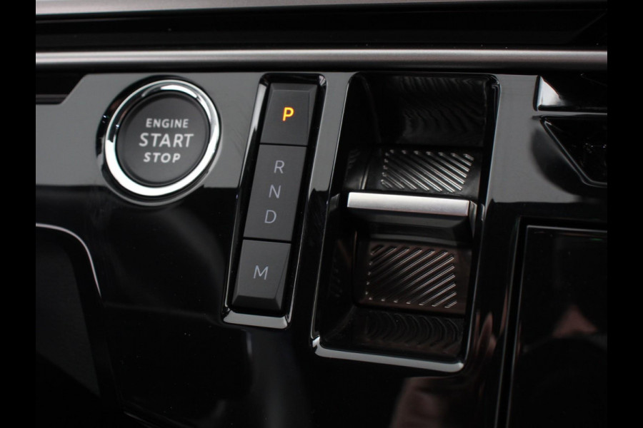 Peugeot 5008 1.2 Hybrid 145pk Automaat Allure 7p | DEMO ! | Navigatie | Apple Carplay/Android Auto | Camera | Climate control | Dab | Led | Keyless start | Lichtmetalen Velgen | Parkeer sensoren