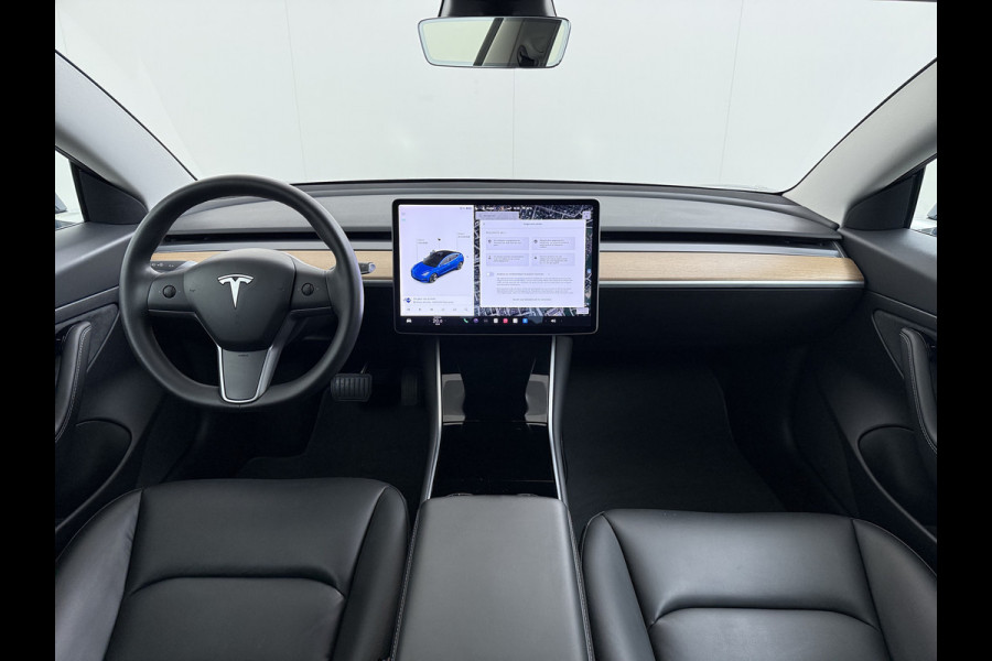 Tesla Model 3 SR+ 325PK LFP-Accu AutoPilot Leer Pano-Dak Adaptive Cruise Lmv 18" Camera's Elektr.-Stuur+Stoelen+Spiegels+Geheugen+Easy-Entry+V SOH 90% Ecc Navi Led DAB Voorverwarmen interieur via App Keyless One-Pedal-Drive Origineel Nederlandse Auto Slechts 26.700km!