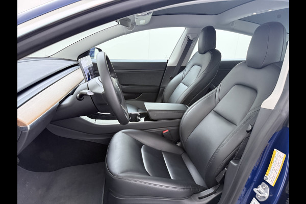 Tesla Model 3 SR+ 325PK LFP-Accu AutoPilot Leer Pano-Dak Adaptive Cruise Lmv 18" Camera's Elektr.-Stuur+Stoelen+Spiegels+Geheugen+Easy-Entry+V SOH 90% Ecc Navi Led DAB Voorverwarmen interieur via App Keyless One-Pedal-Drive Origineel Nederlandse Auto Slechts 26.700km!