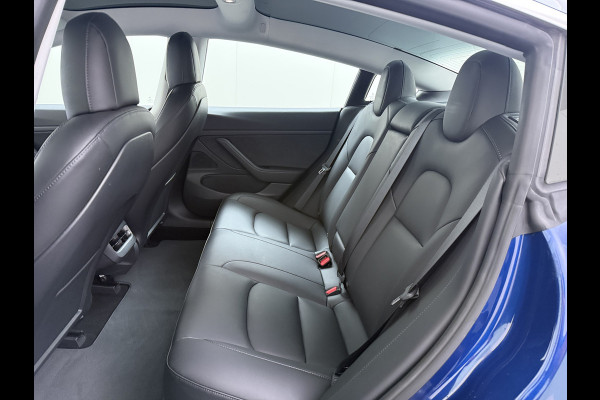 Tesla Model 3 SR+ 325PK LFP-Accu AutoPilot Leer Pano-Dak Adaptive Cruise Lmv 18" Camera's Elektr.-Stuur+Stoelen+Spiegels+Geheugen+Easy-Entry+V SOH 90% Ecc Navi Led DAB Voorverwarmen interieur via App Keyless One-Pedal-Drive Origineel Nederlandse Auto Slechts 26.700km!