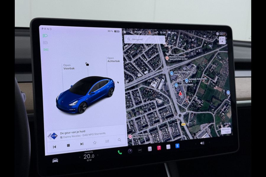 Tesla Model 3 SR+ 325PK LFP-Accu AutoPilot Leer Pano-Dak Adaptive Cruise Lmv 18" Camera's Elektr.-Stuur+Stoelen+Spiegels+Geheugen+Easy-Entry+V SOH 90% Ecc Navi Led DAB Voorverwarmen interieur via App Keyless One-Pedal-Drive Origineel Nederlandse Auto Slechts 26.700km!
