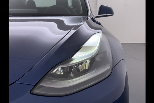 Tesla Model 3 SR+ 325PK LFP-Accu AutoPilot Leer Pano-Dak Adaptive Cruise Lmv 18" Camera's Elektr.-Stuur+Stoelen+Spiegels+Geheugen+Easy-Entry+V SOH 90% Ecc Navi Led DAB Voorverwarmen interieur via App Keyless One-Pedal-Drive Origineel Nederlandse Auto Slechts 26.700km!