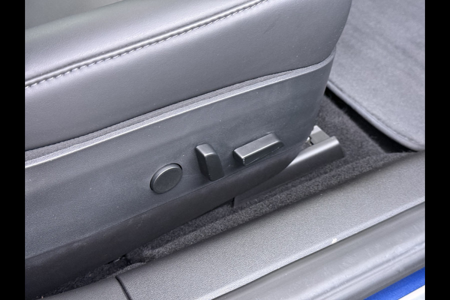 Tesla Model 3 SR+ 325PK LFP-Accu AutoPilot Leer Pano-Dak Adaptive Cruise Lmv 18" Camera's Elektr.-Stuur+Stoelen+Spiegels+Geheugen+Easy-Entry+V SOH 90% Ecc Navi Led DAB Voorverwarmen interieur via App Keyless One-Pedal-Drive Origineel Nederlandse Auto Slechts 26.700km!