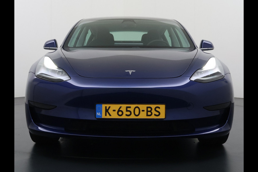Tesla Model 3 SR+ 325PK LFP-Accu AutoPilot Leer Pano-Dak Adaptive Cruise Lmv 18" Camera's Elektr.-Stuur+Stoelen+Spiegels+Geheugen+Easy-Entry+V SOH 90% Ecc Navi Led DAB Voorverwarmen interieur via App Keyless One-Pedal-Drive Origineel Nederlandse Auto Slechts 26.700km!