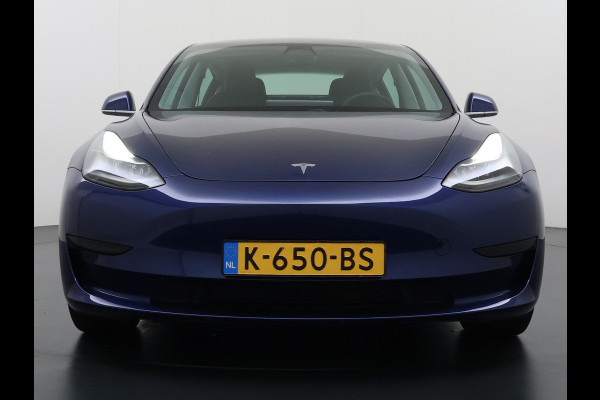 Tesla Model 3 SR+ 325PK LFP-Accu AutoPilot Leer Pano-Dak Adaptive Cruise Lmv 18" Camera's Elektr.-Stuur+Stoelen+Spiegels+Geheugen+Easy-Entry+V SOH 90% Ecc Navi Led DAB Voorverwarmen interieur via App Keyless One-Pedal-Drive Origineel Nederlandse Auto Slechts 26.700km!
