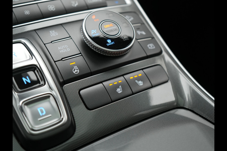 Hyundai Santa Fe 1.6 T-GDI Premium Smart Sky PHEV 266pk Dealer O.H. | Panodak | Adaptive Cruise | Camera | Krell Audio | Lederen Sportstoelen Verwarmd | Apple Carplay | Keyless | Blis | Stuur Verwarmd | Navigatie | DAB | Plug In Hybrid