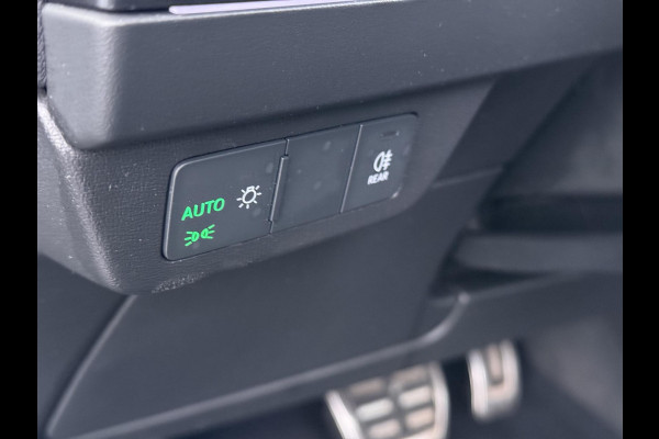 Audi Q4 e-tron 40 Launch edition Advanced Plus 77 kWh VAN € 33.900,- VOOR € 30.877,- UW LENTEVOORDEEL € 3.023,-! | SOH 92% | S-LINE INTERIEUR | PANORAMADAK | STOELVERWARMING | ELEKTRISCHE ACHTERKLEP | LUXE BEKLEDING | RIJKLAAR MET 12 MND BOVAG GARANTIE