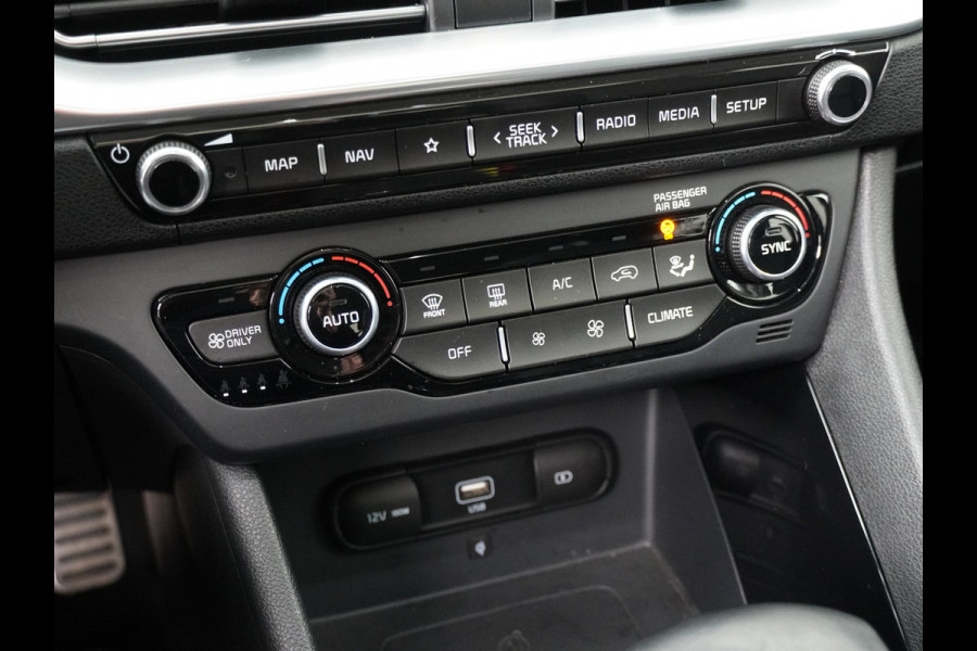 Kia Niro 1.6 GDi PHEV ExecutiveLine Airco - Apple Carplay/Android Auto - Cruise Control Adaptief - Glazen Schuifkantel Dak - Stuur/Stoel Verwarming - Stoel Verkoeling - Virena Zekerheidspakket € 895,-