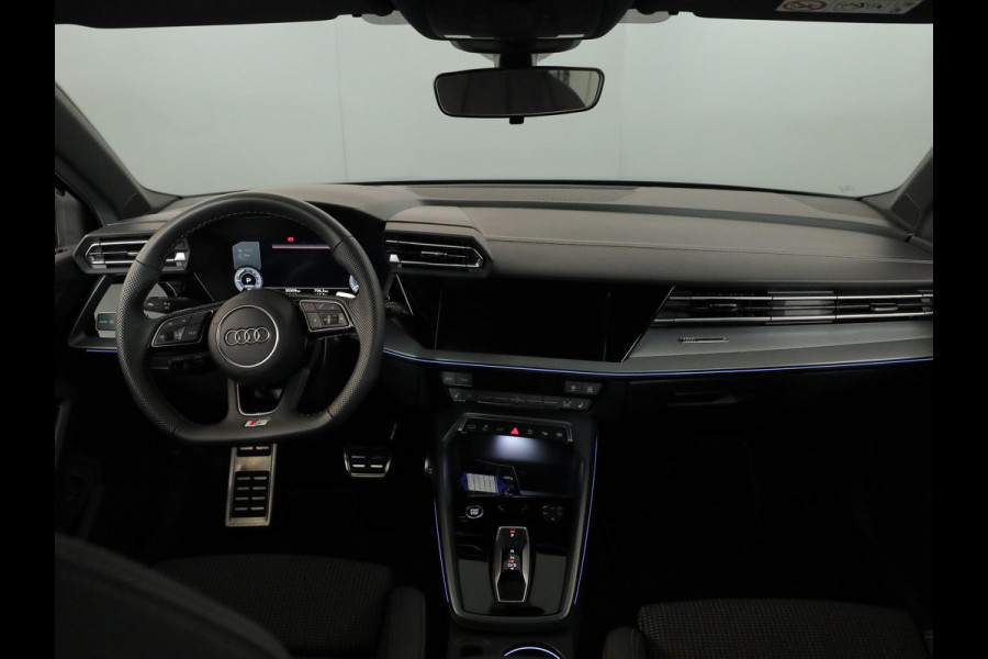 Audi A3 Sportback 40 TFSI e S edition 204 pk S-tronic | Verlengde garantie | Navigatie | Parkeersensoren (Park assist) | Achteruitrijcamera | Stoelverwarming | S-Line |