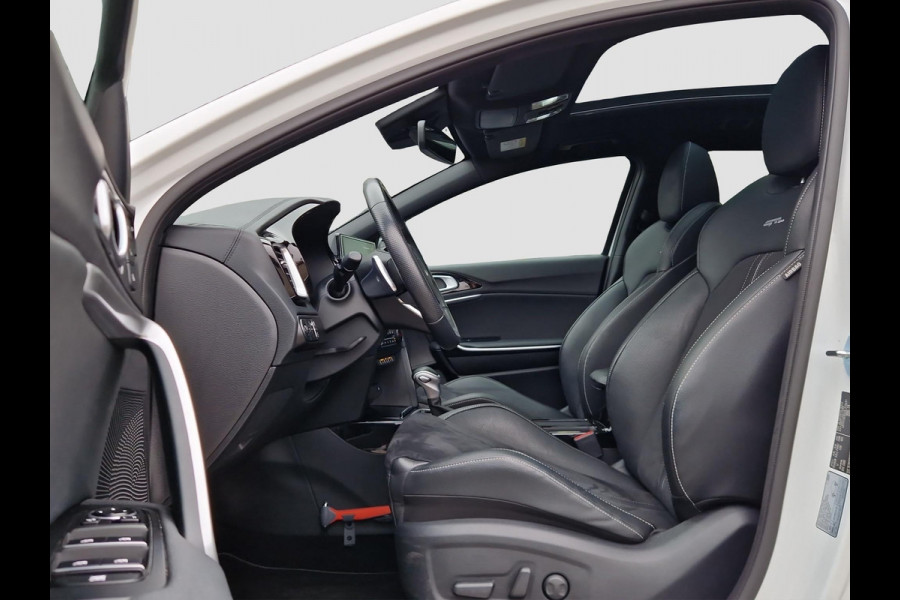 Kia Ceed Sportswagon 1.5 T-GDi GT-PlusLine Automaat | Trekhaak | Hulpveren | Stoelverwarming | JBL |