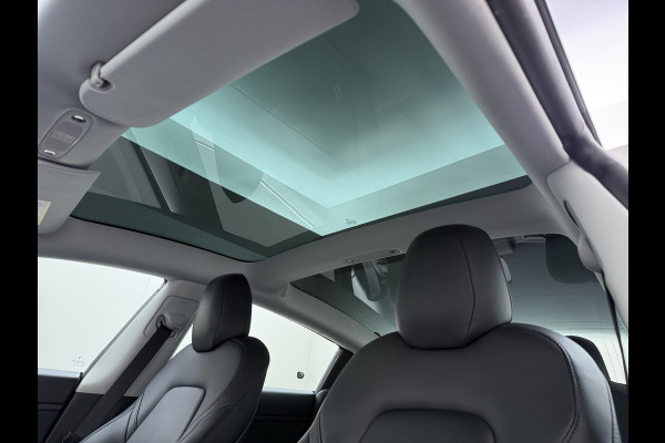 Tesla Model 3 SR+ 325PK Trekhaak Lmv 19" AutoPilot Leer Pano-Dak Adaptive Cruise Camera's Elektr.-Stuur+Stoelen+Spiegels+Geheugen+Easy-Entry+V SOH 84% Ecc Navi Led DAB Voorverwarmen interieur via App Keyless One-Pedal-Drive 1e Eigenaar Origineel Nederlandse Auto 1.584kg licht!