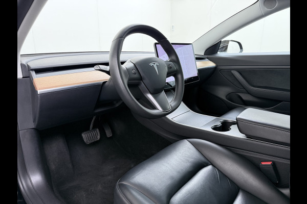 Tesla Model 3 SR+ 325PK Trekhaak Lmv 19" AutoPilot Leer Pano-Dak Adaptive Cruise Camera's Elektr.-Stuur+Stoelen+Spiegels+Geheugen+Easy-Entry+V SOH 84% Ecc Navi Led DAB Voorverwarmen interieur via App Keyless One-Pedal-Drive 1e Eigenaar Origineel Nederlandse Auto 1.584kg licht!