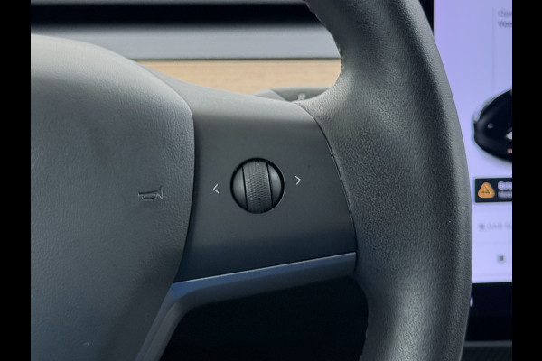 Tesla Model 3 SR+ 325PK Trekhaak Lmv 19" AutoPilot Leer Pano-Dak Adaptive Cruise Camera's Elektr.-Stuur+Stoelen+Spiegels+Geheugen+Easy-Entry+V SOH 84% Ecc Navi Led DAB Voorverwarmen interieur via App Keyless One-Pedal-Drive 1e Eigenaar Origineel Nederlandse Auto 1.584kg licht!